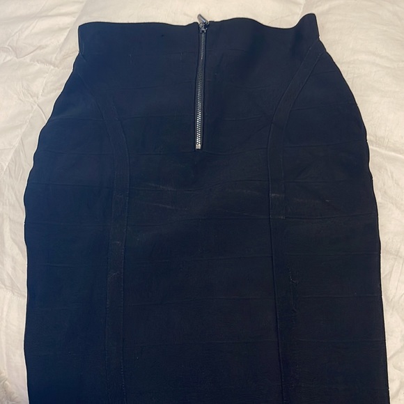 Guess body con blk mid skirt size m - Picture 2 of 3
